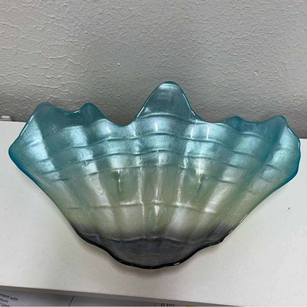 Artistic Glass Shell Shaped Bowl in Blue and White
